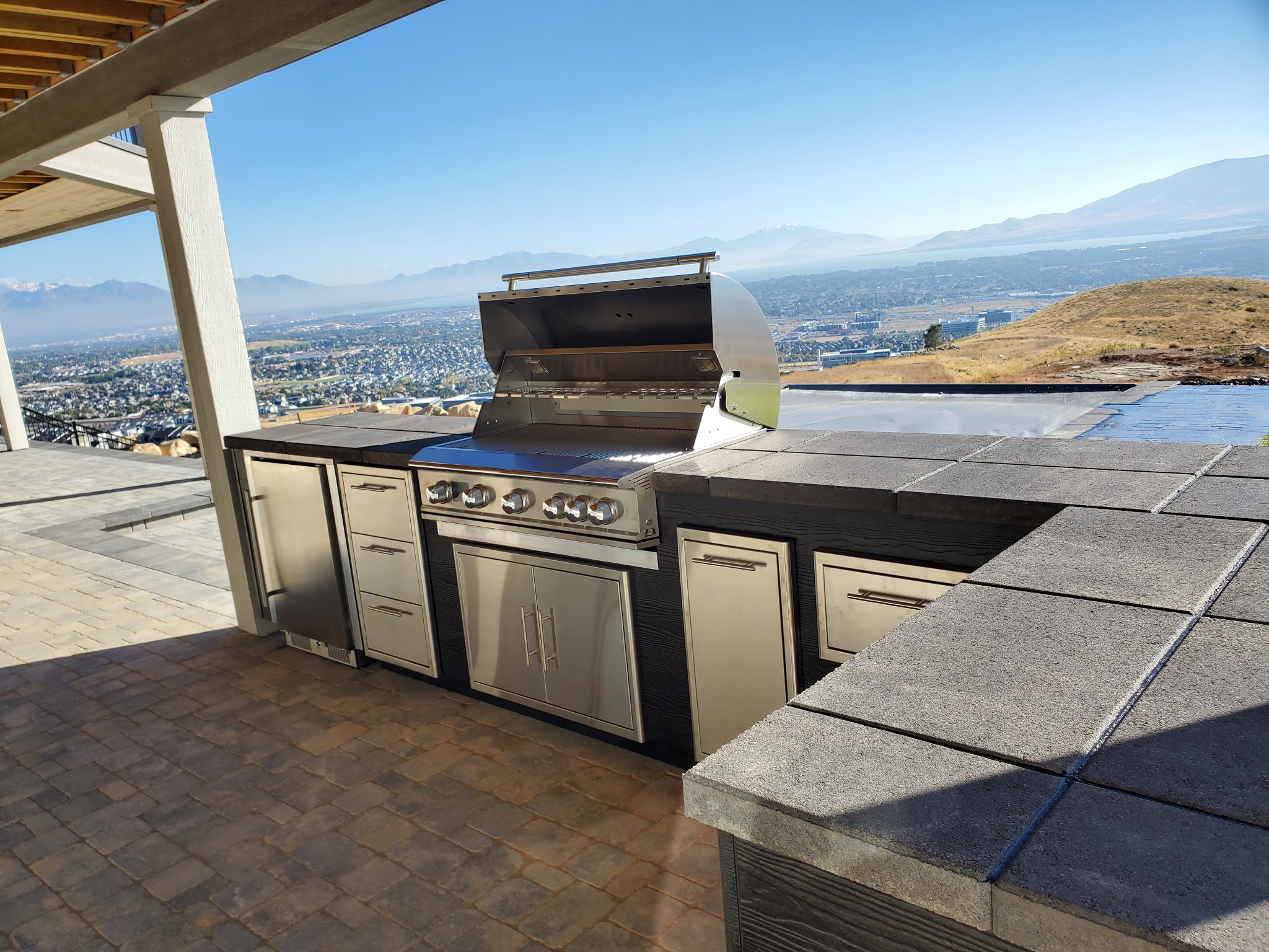 Completed Belgard cap outdoor kitchen
